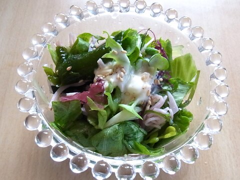 海藻とハムのヨーグルトドレッシングサラダ